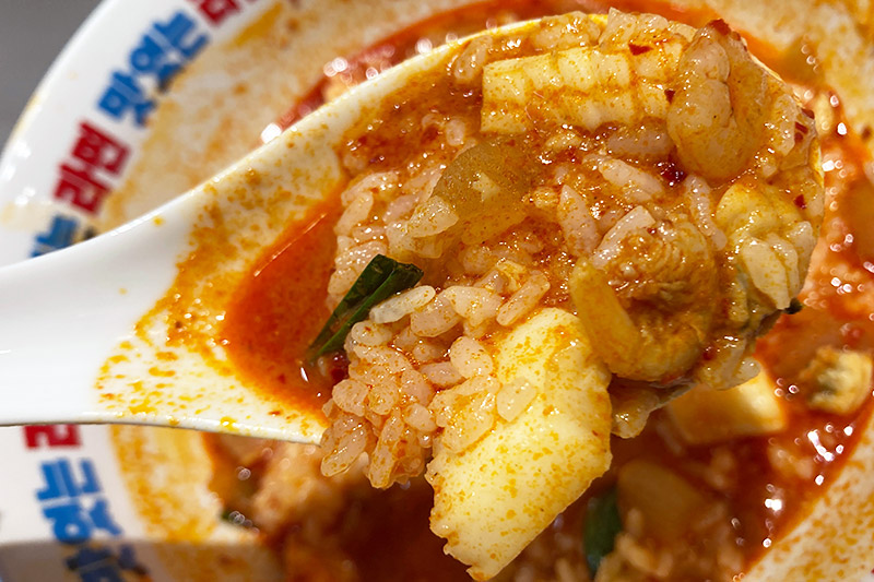 もちろん赤麺でもクッパライスは必須