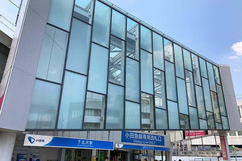 小田急線下北沢駅 東口、改札を出て右手に向かいます