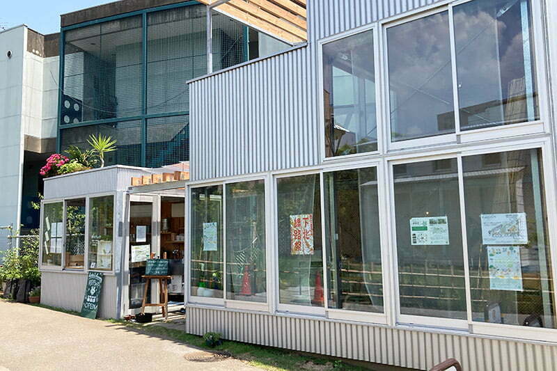 シモキタ園藝部の拠点「ののこや」、「ののちゃや」ではハーブティーやアイスクリーム、下北沢で採れたハチミツも販売しています