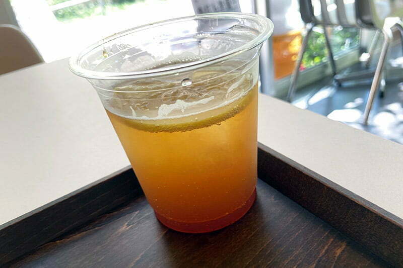 「山吹コーラ」なんの事前情報も無く飲みましたが、めちゃめちゃパンチのある味わい。今までに味わったどのクラフトコーラよりもはっきりとした存在感。実は先ほど担々麺にかけた「山吹」を使ったコーラなのです、そりゃパンチが強いわけだ