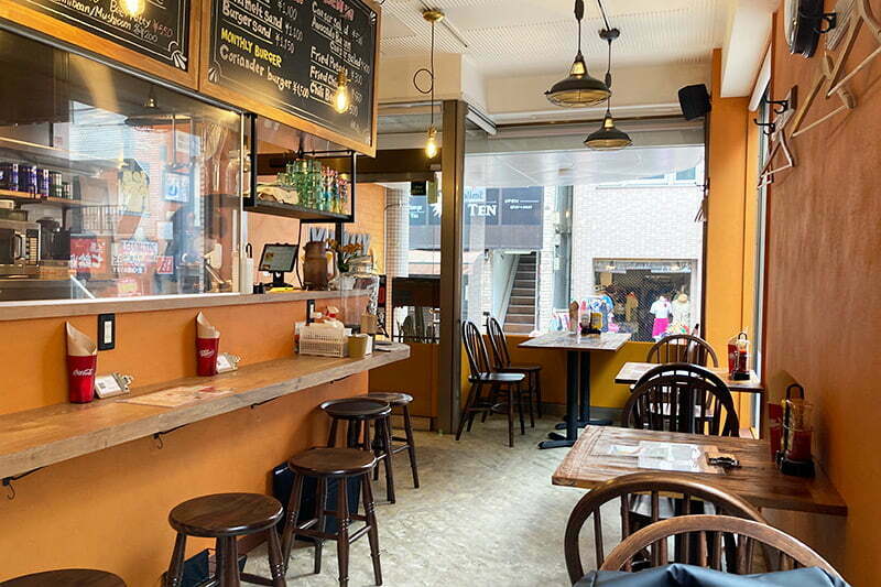 アメリカンな雰囲気の店内