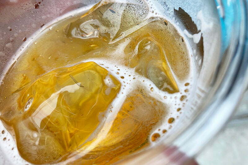 氷が入ってるから不思議な感覚なんだと思われ、というか夏にはサイコーすぎる飲み物ですよ、これは!!