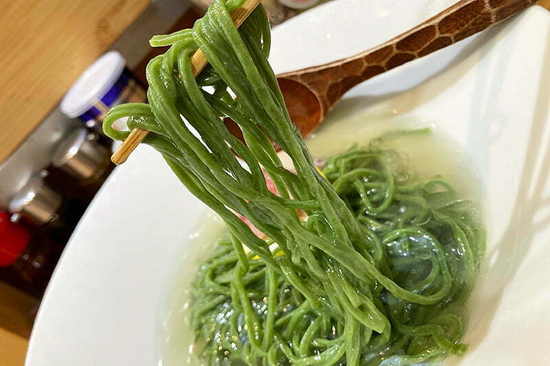 翡翠麺のこの美しさといったら、とりあえずいただきます