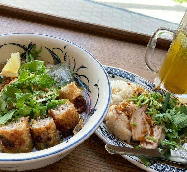 「ブンネム」950円と「ベトナム鶏飯（ハーフ）」250円のセット