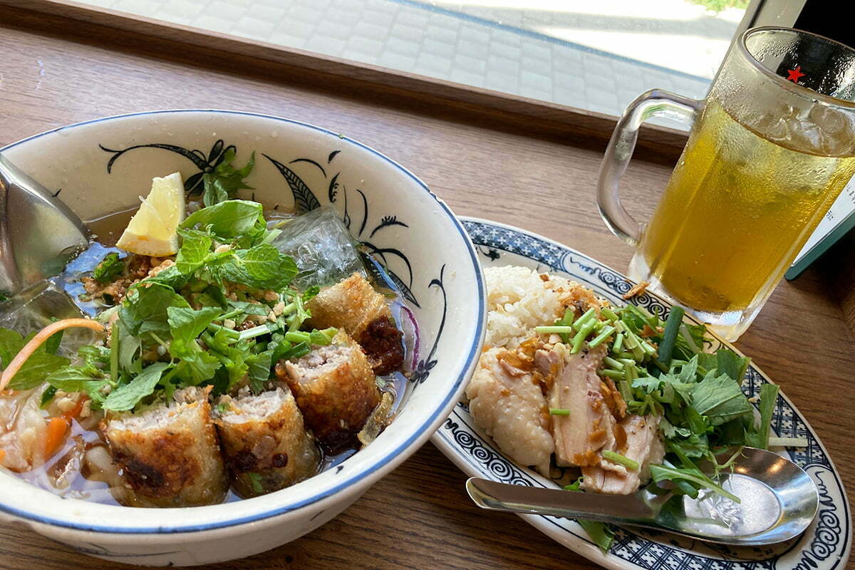 「ブンネム」950円と「ベトナム鶏飯（ハーフ）」250円のセット