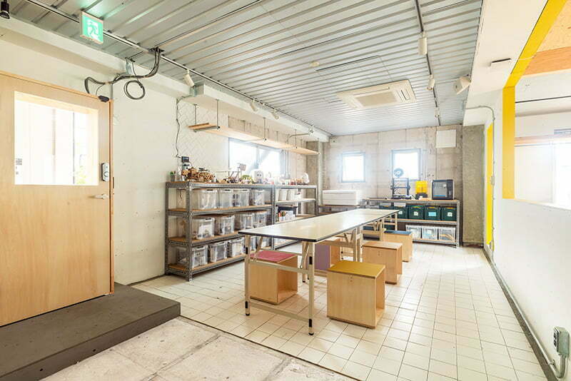 機材や工具が並ぶ「FABスペース」
