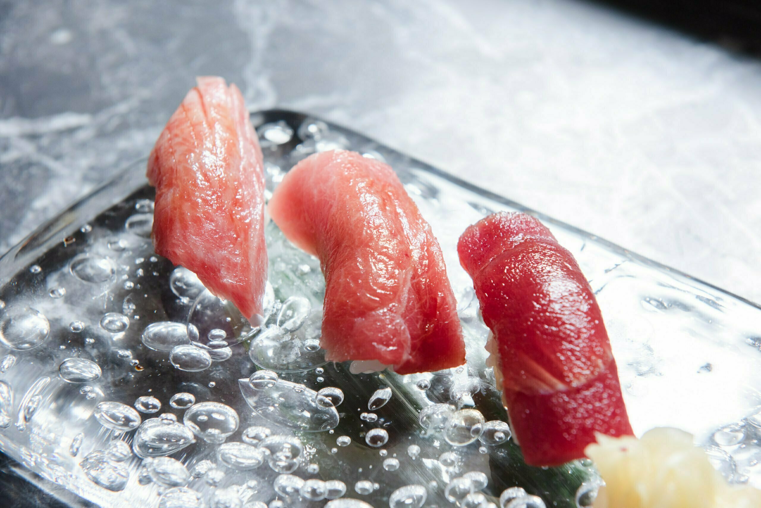 「本鮪尽くし」
大とろ、中とろ、赤身、漬けの握りと、本鮪の一品料理が楽しめます