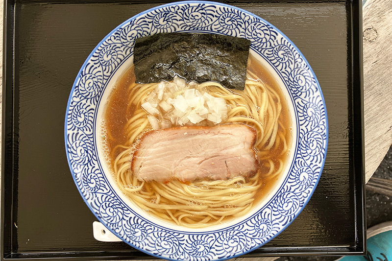 麺や福はら＠下北線路街 空き地キッチンの「淡麗煮干しそば」950円（税込）