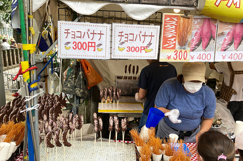 縁日の定番「チョコバナナ」ももちろんありまーす