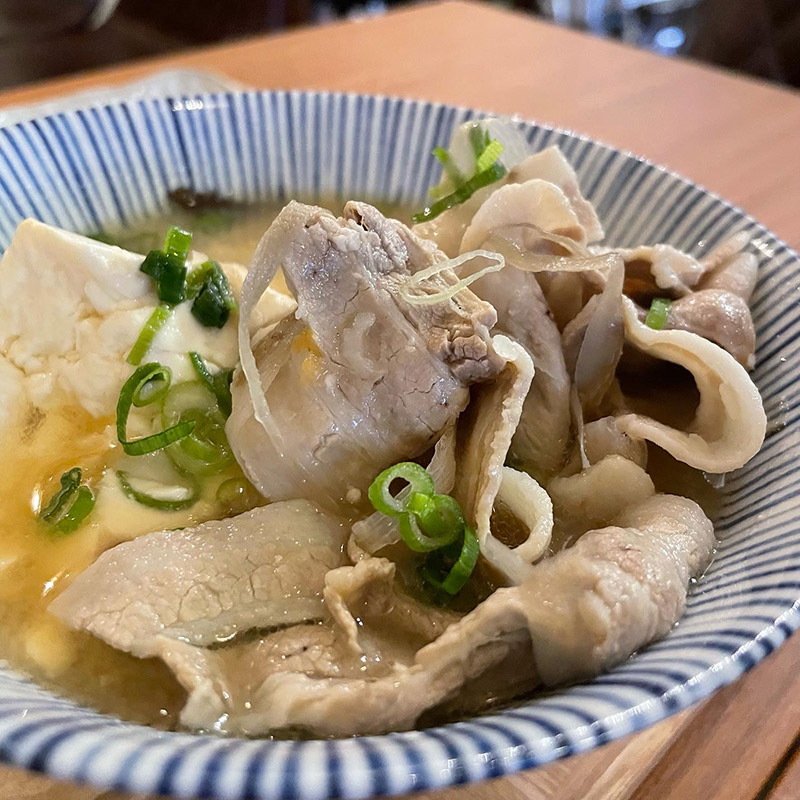 たっぷりの豚肉、もはや豚汁自体が完全なるごちそうです!