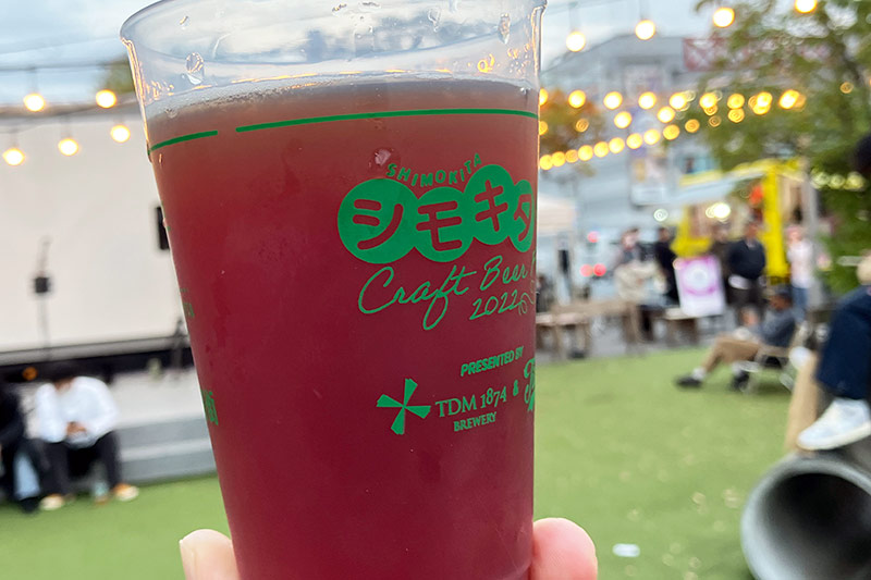 うしとらのサワーチェリーを使ったクラフトビール「帰ってこないウシトラマンレオ」。香ばしい、深い、チェリー、これまでに飲んだことのない唯一無二のビールです。うん、深い。