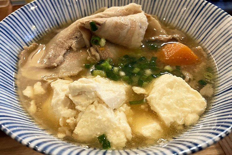 豚バラ肉と自家製のお豆腐がたっぷり
