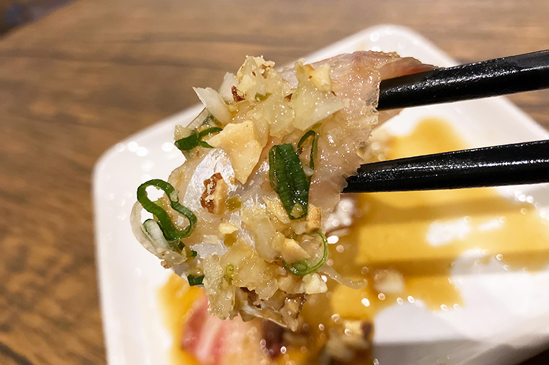 博多の青ネギと玉ねぎ、ナッツがたっぷり