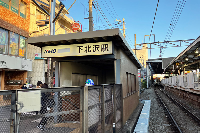 年明け1月11日から、井の頭線下北沢駅西口北側の通路が工事のため封鎖されます