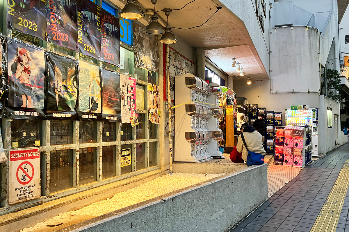 ヴィレッジヴァンガード下北沢店前