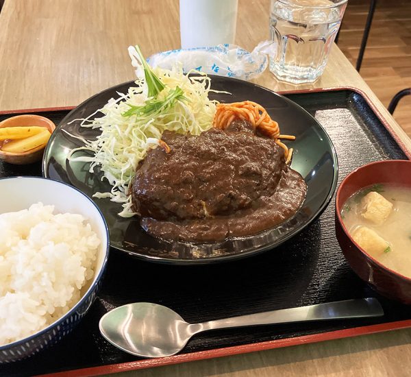 食堂 土土土の「ハンバーグ定食」1000円（税込）