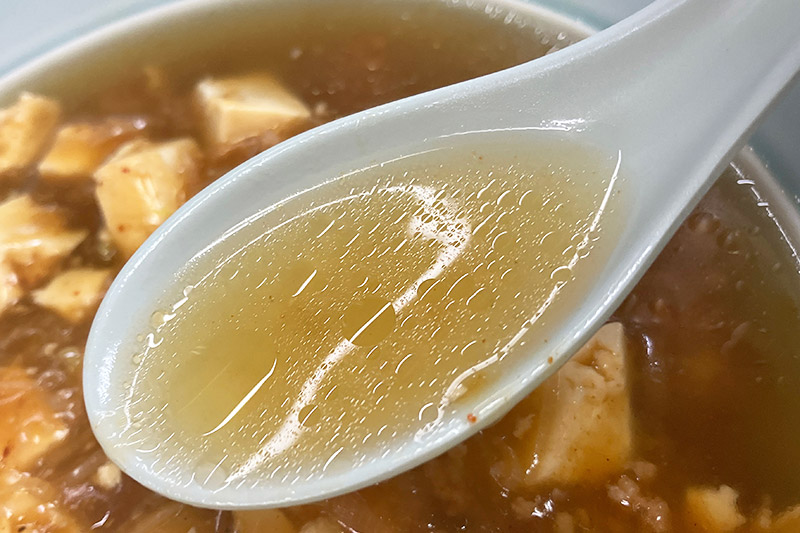 スープ自体はラーメンと同じかな、ただ、マーボの味が溶けちょっと雰囲気が違いますね