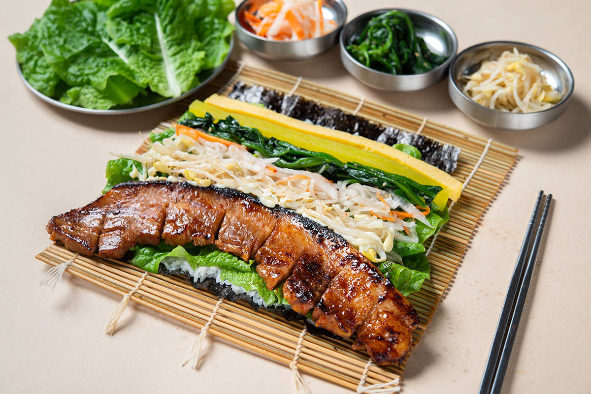 甘辛のサムギョプサルがまるごと入った、贅沢なキンパ!