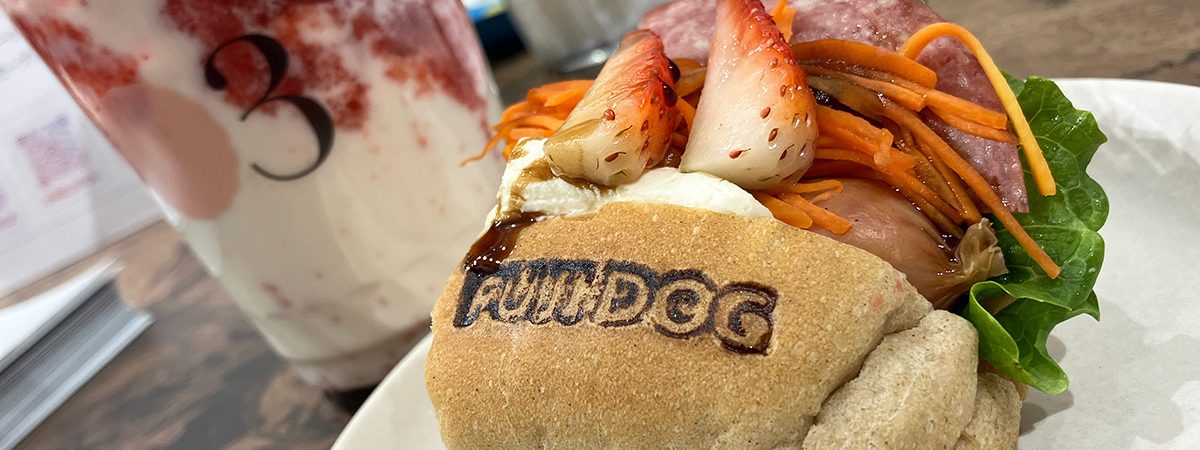 OHAGI3下北沢店の「いちごミルク」と、下北ミートスポットの「ストロベリー＆チーズクリーム」