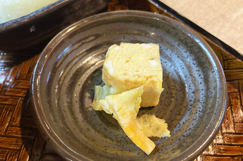 かわいらしいサイズのだし巻きたまごも付きます