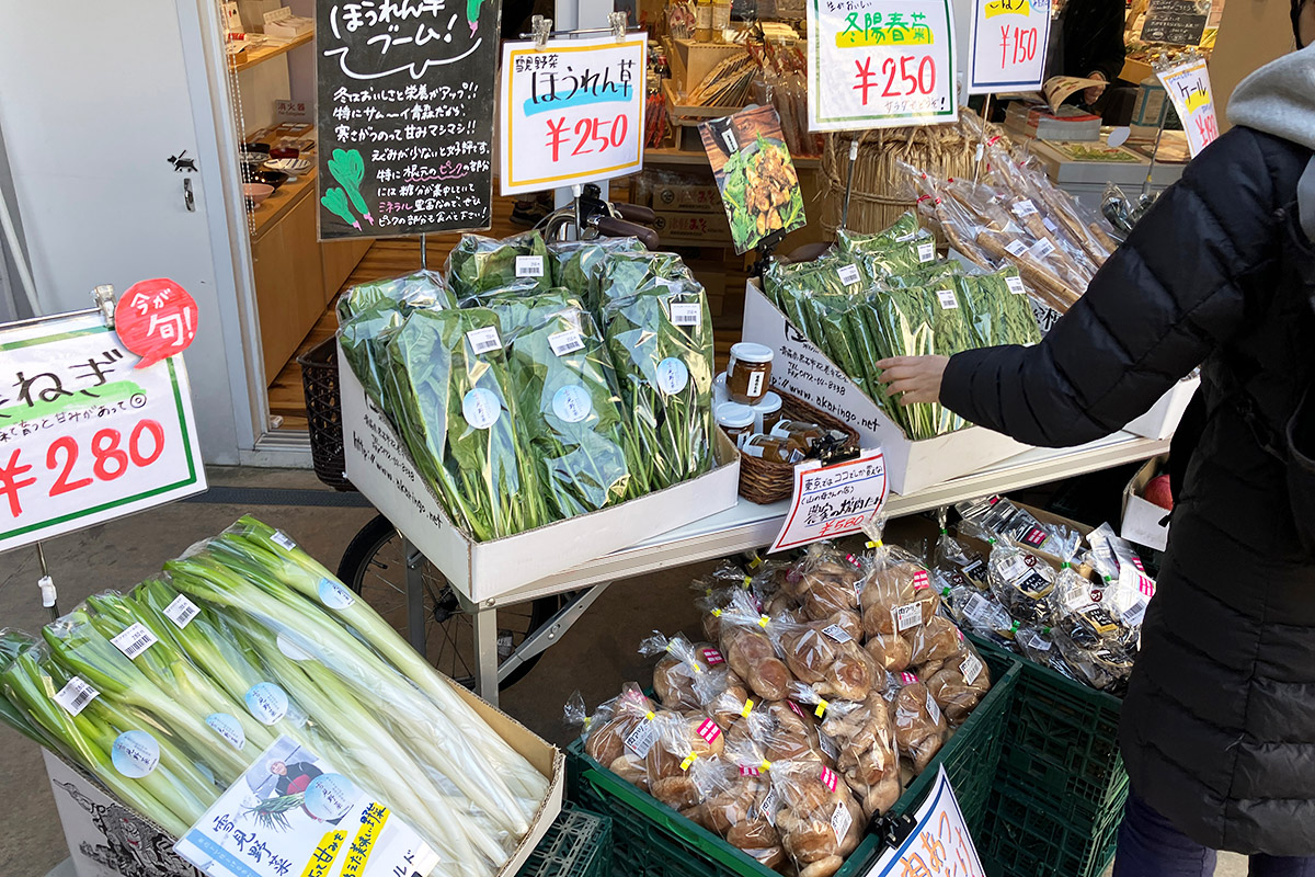 DAITADESICAフロム青森では、青森のお野菜ももりもり販売中! 店内もぜひのぞいてくださーい