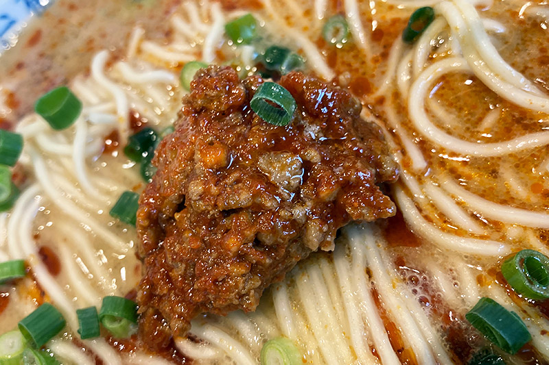 こいつですよ、いかにも辛そうな辛肉みそ