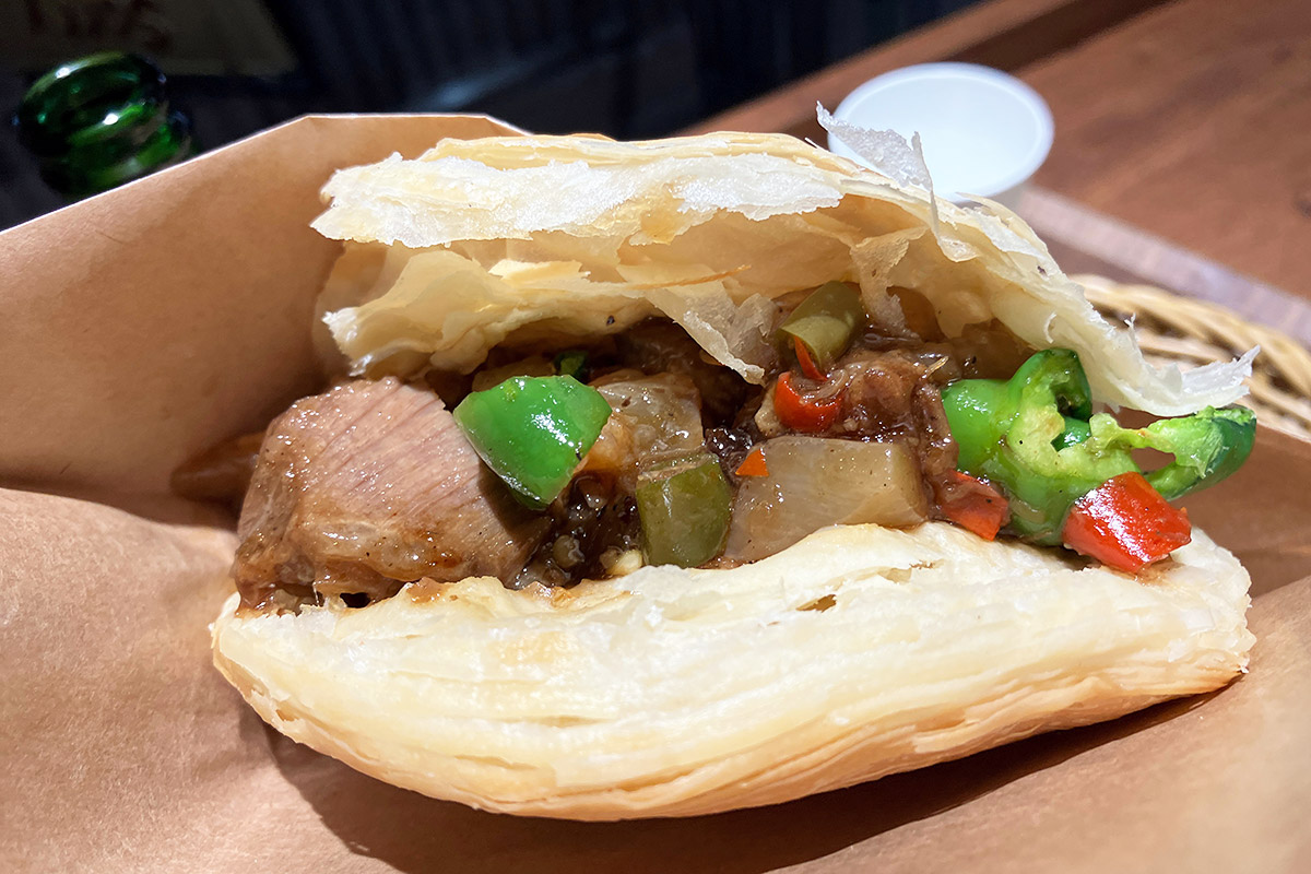 秦妃ROUGAMO（シンヒ ローガモ）の「激辛ぷるぷる牛すじローガモ」