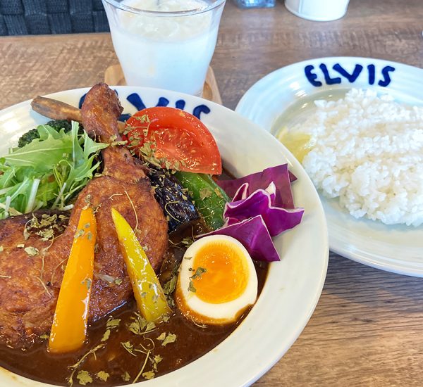 SOUP CURRY&DINING ELVIS（エルビス）の「チキンレッグカレー」