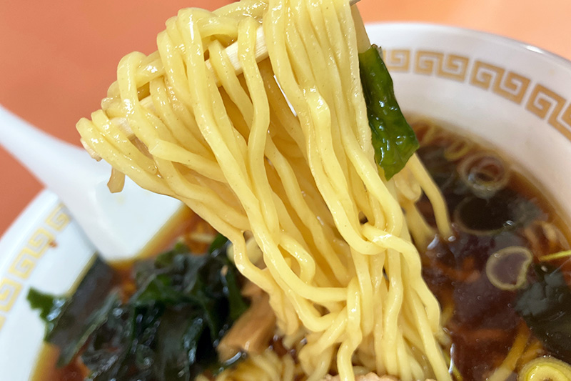 ちょっと縮れた麺もザ・スタンダード