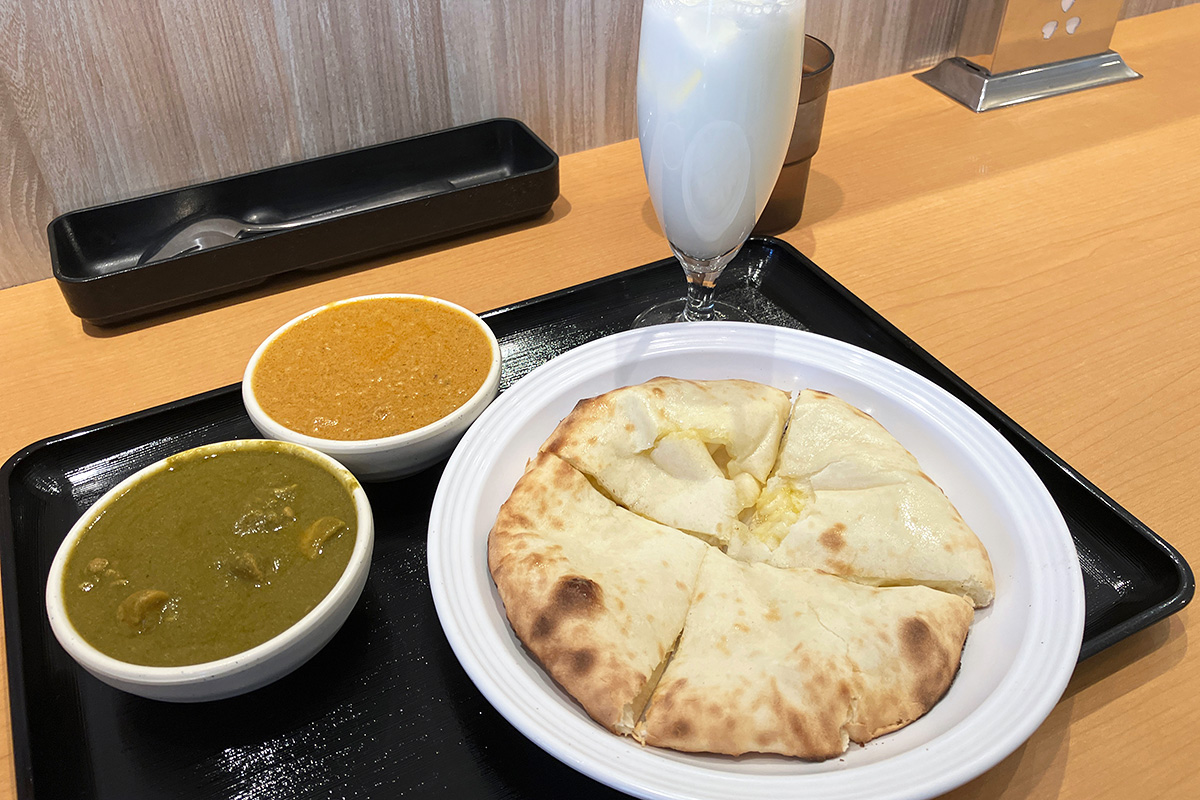程なくしてチーズナン(1枚目)も到着