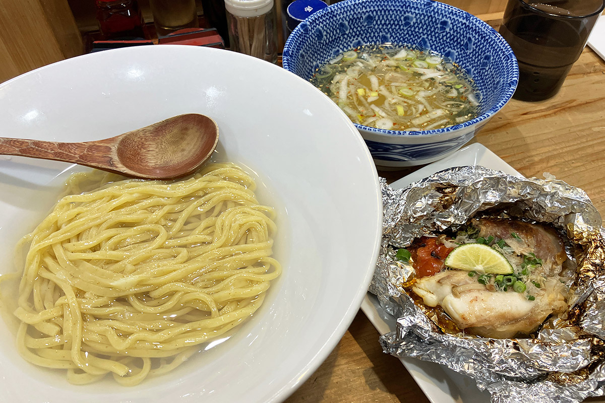 鶏そば そると 10周年限定メニュー「鶏×貝×春のつけそば」1350円（税込）