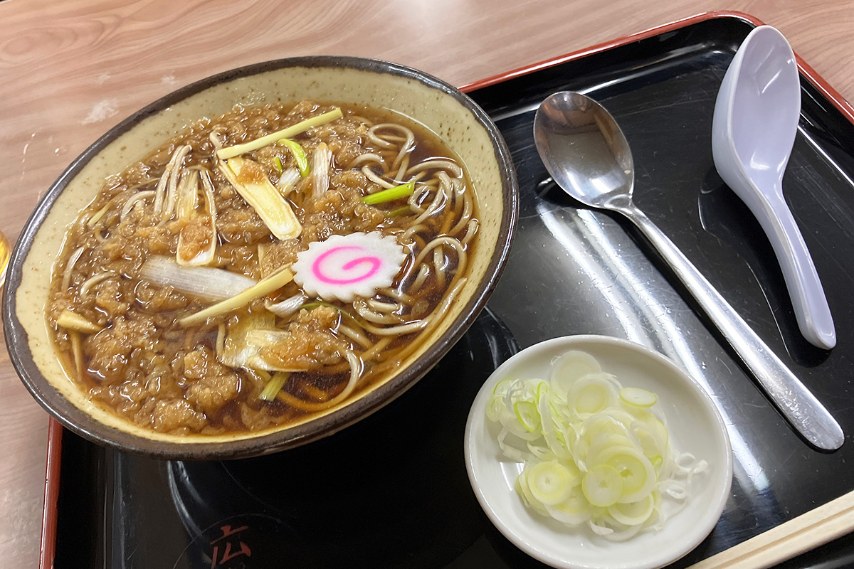 広栄屋の「たぬきそば」670円(税込)