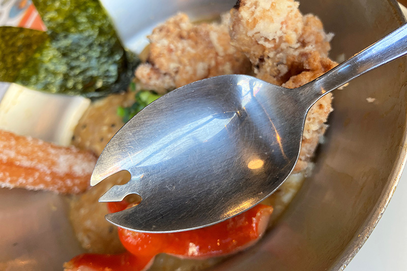 レトロ感ある先割れスプーン