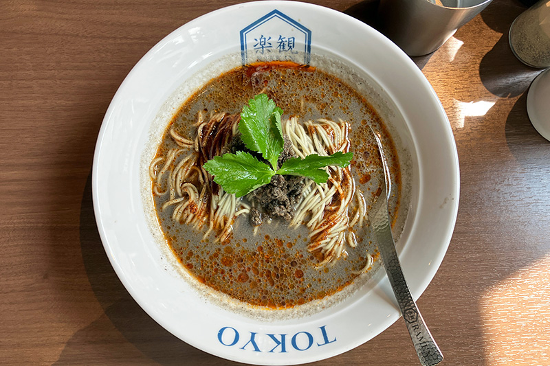 楽観の「黒担々麺」1200円（税込）