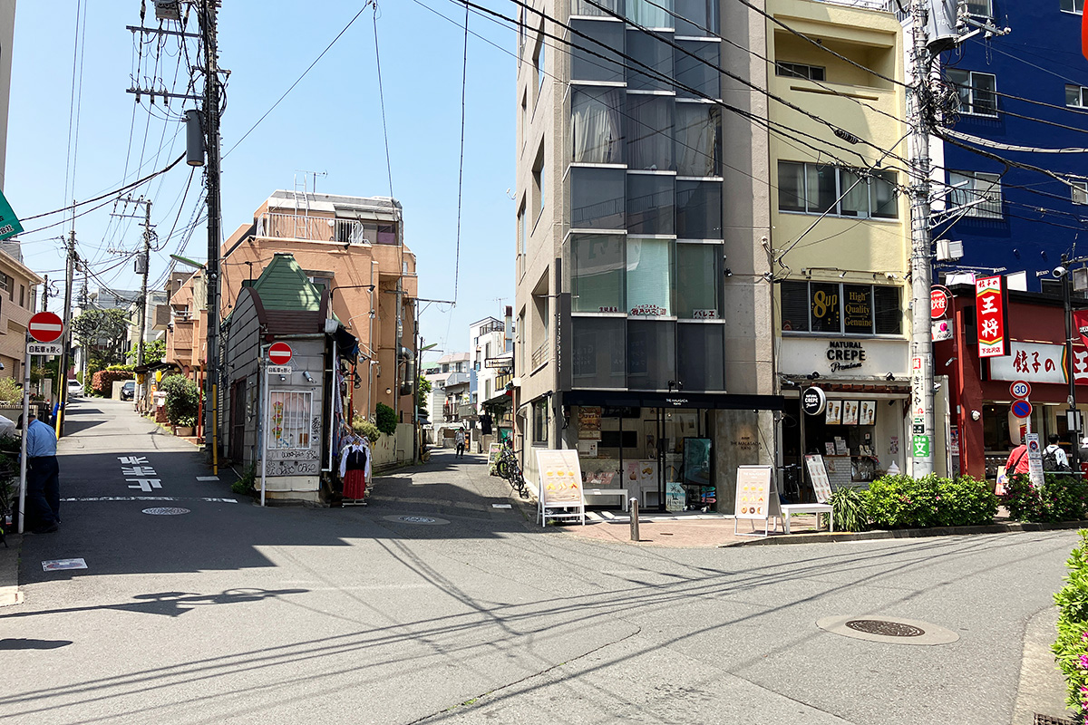 王将近くにある六差路