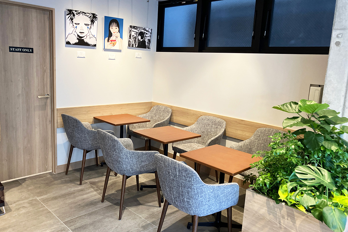 そして、壁面には至る所にアートが展示されています