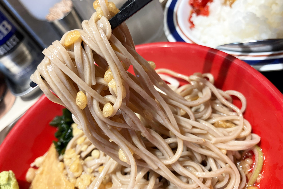 揚げ玉と共にいただきます