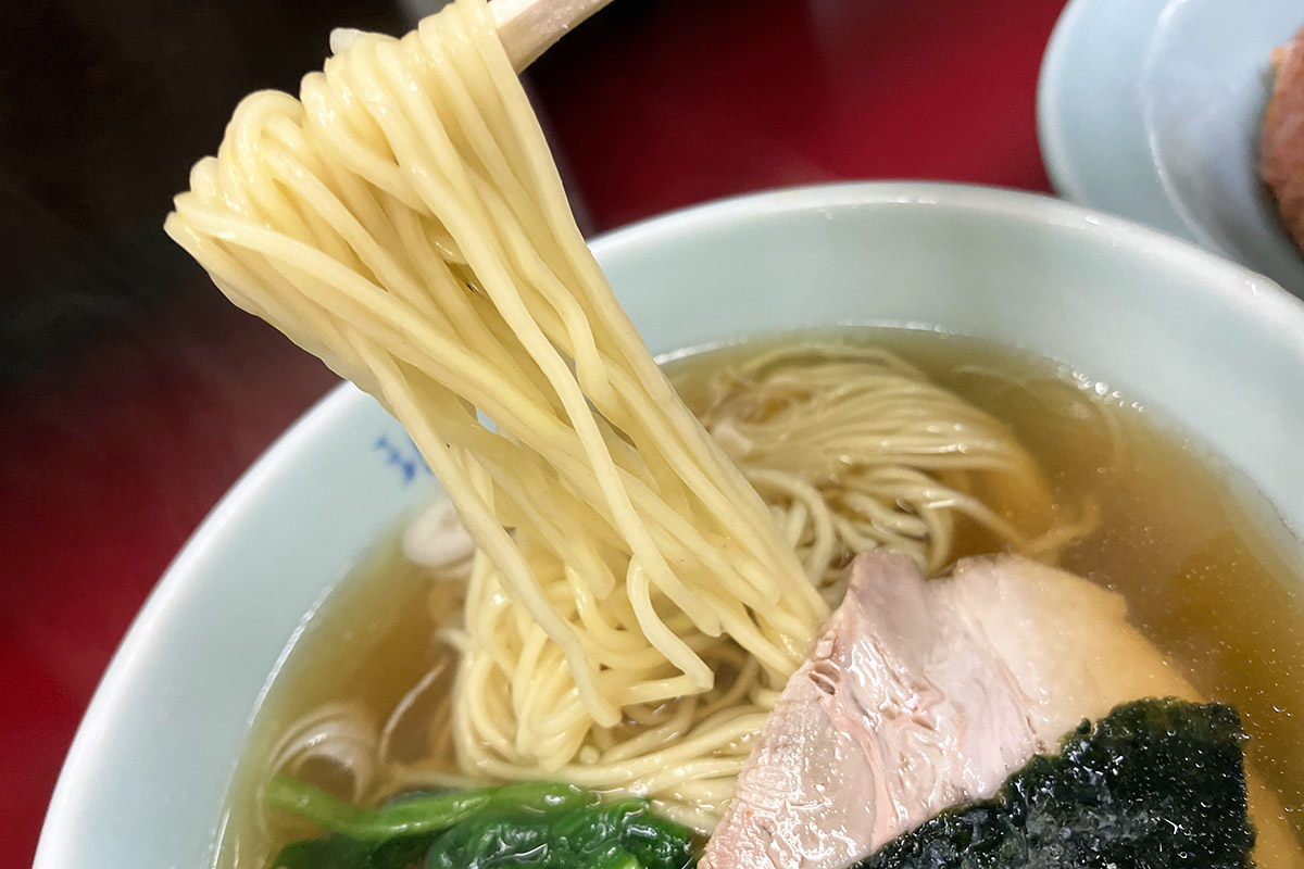ストレート細麺、ザ・シンプル中華そば、それが珉亭のラーメン