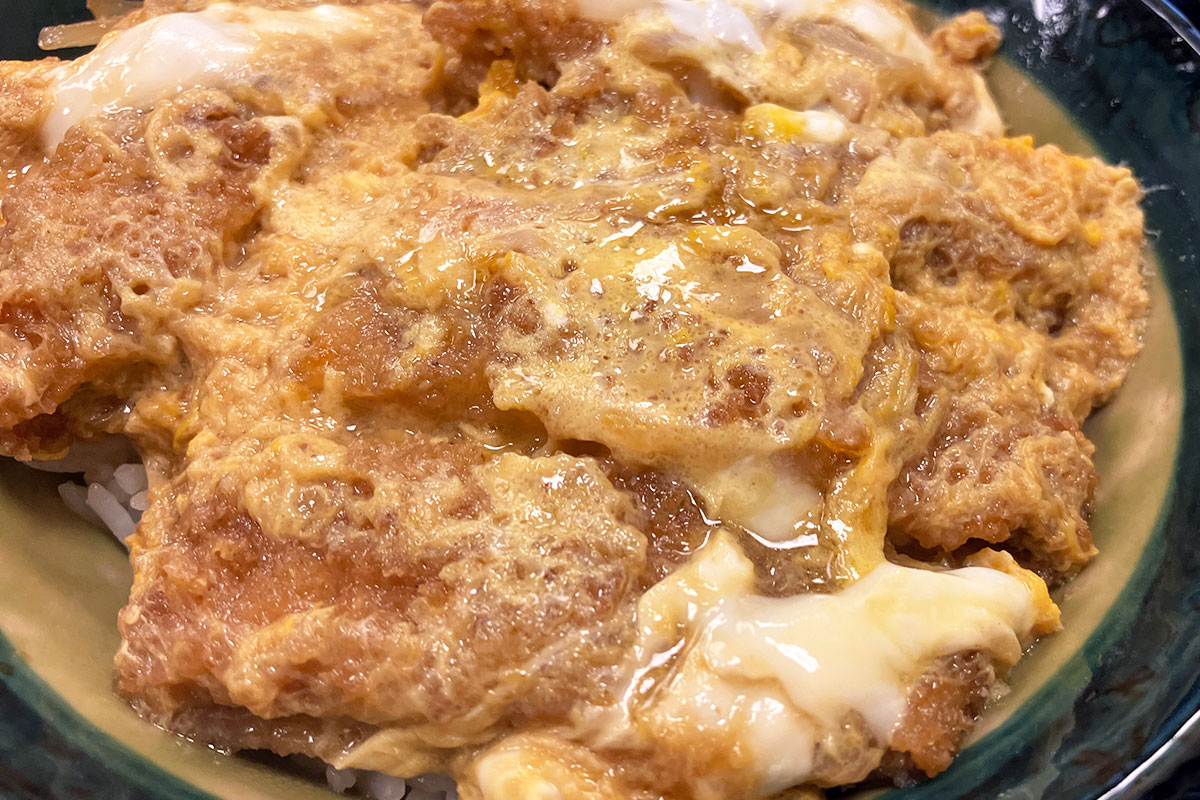 食欲をそそるカツ丼