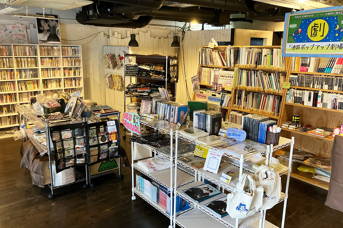 入り口周辺から見た『観劇三昧ラボ 下北沢店』店内
