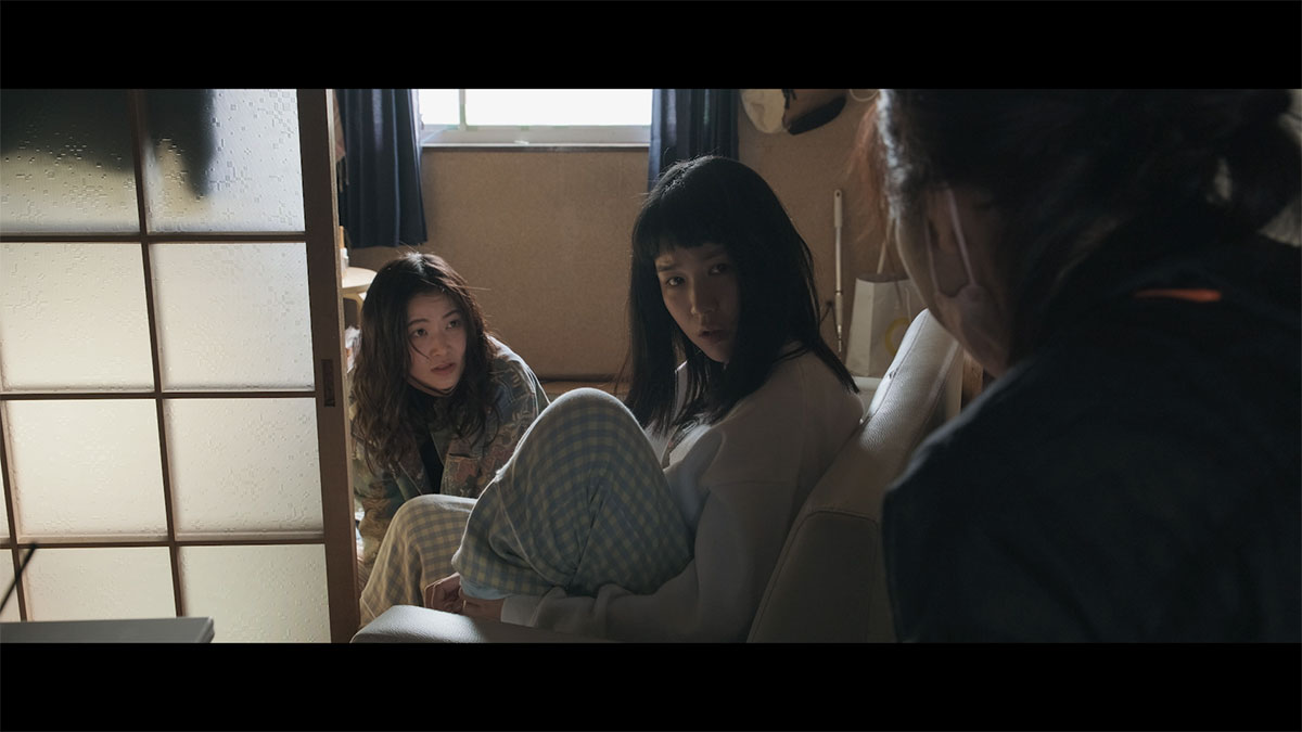 映画『凪の憂鬱』(C) belly roll film