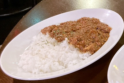 ぴあ&ぴあの牛すじカレー