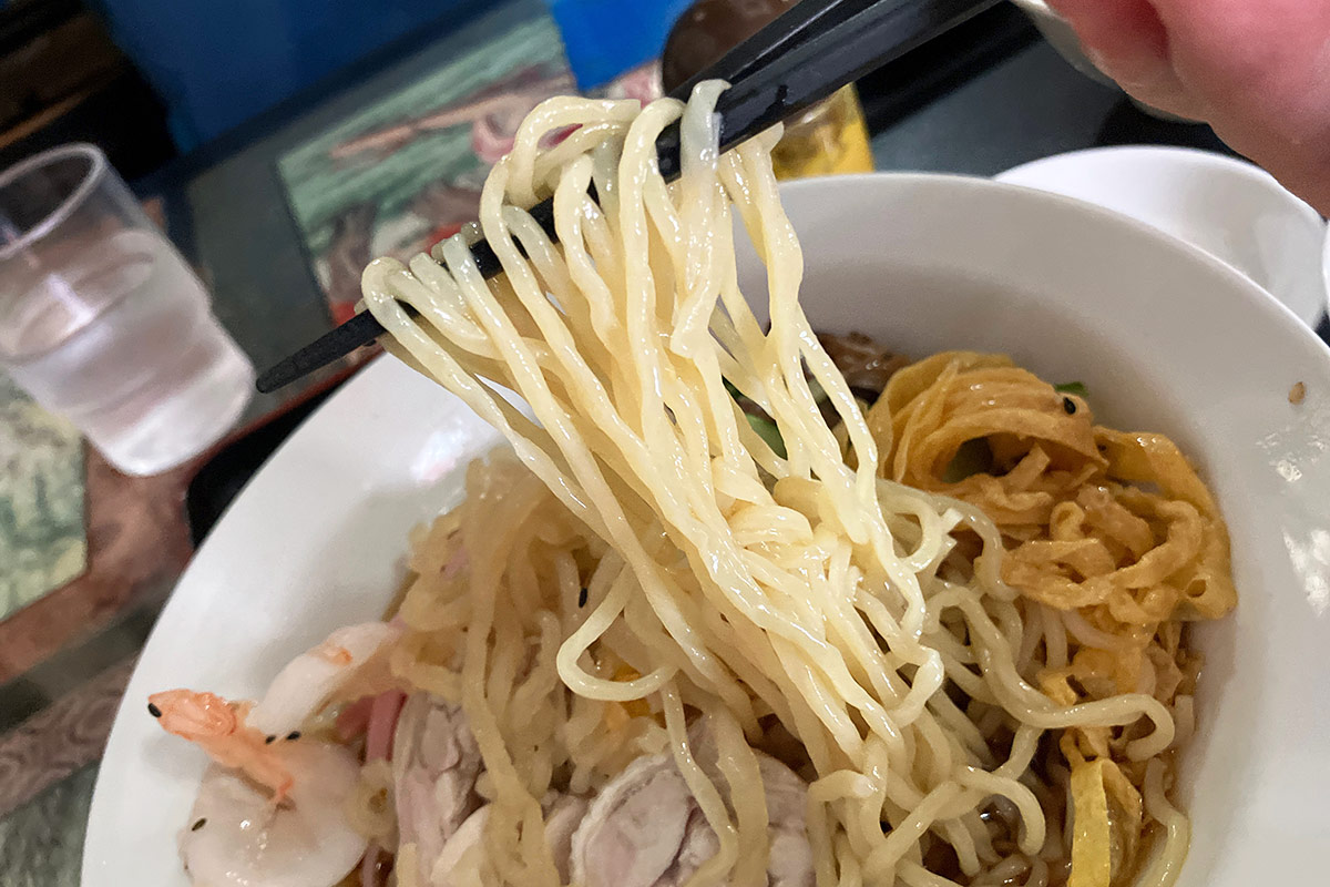 冷水でキッチリと締められた、艶やかな麺