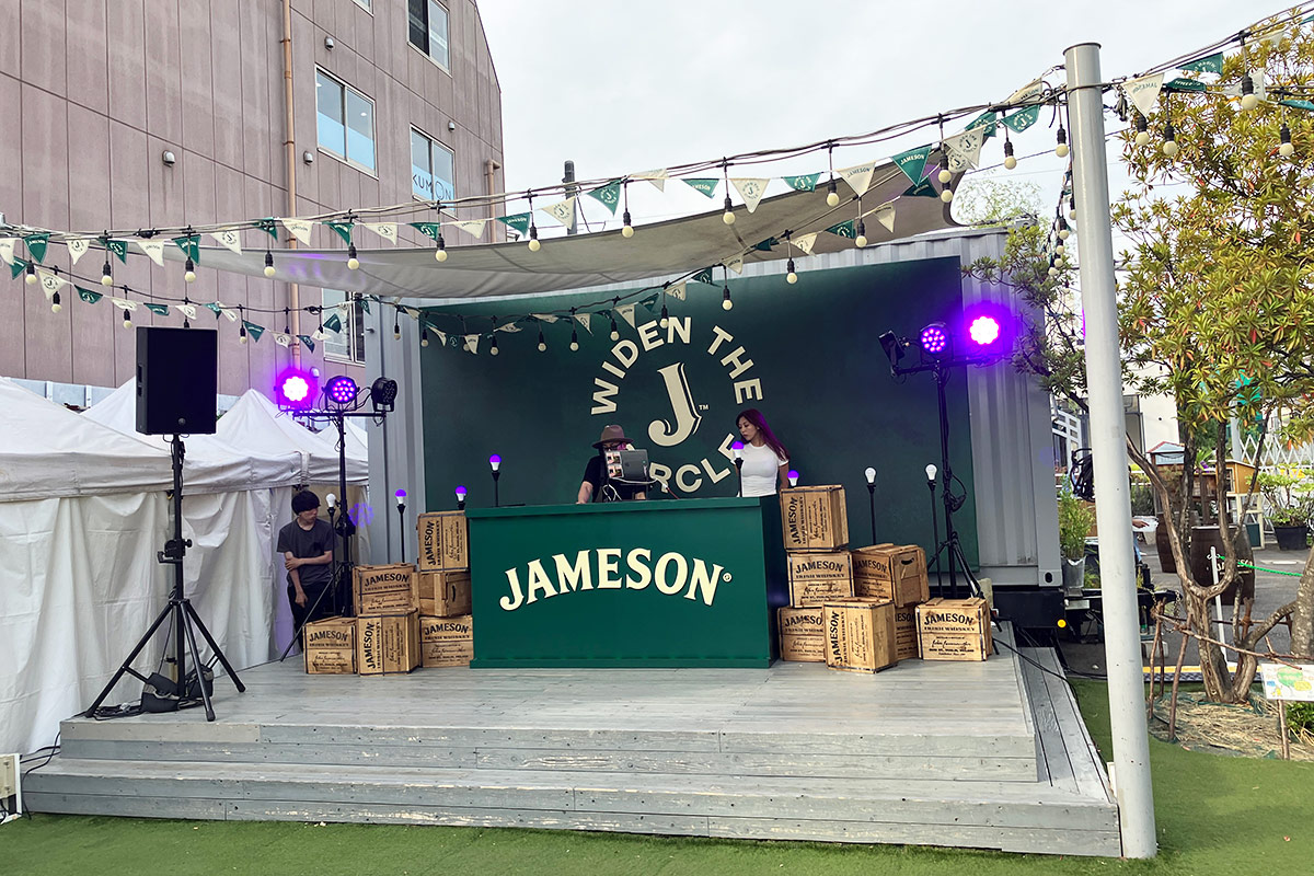 ステージはDJブースに!