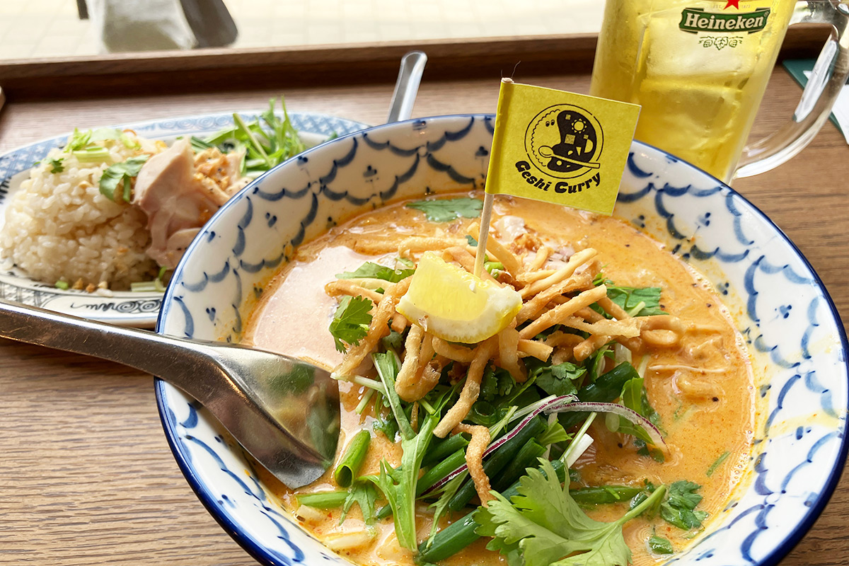 「ココナッツカレーフォー」と「ベトナム鶏飯（ハーフ）」のランチセット1280円（税込）
