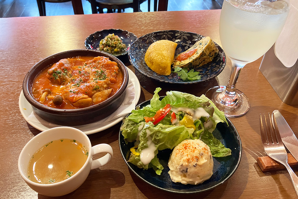 bar la fraganciaの「鶏のシェリー酒・トマト煮込み」ランチ