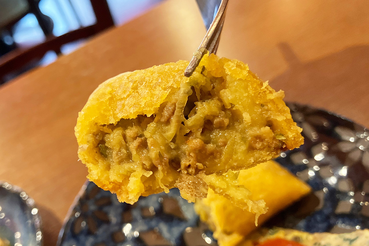 初めて味わうエンパナーダも新鮮