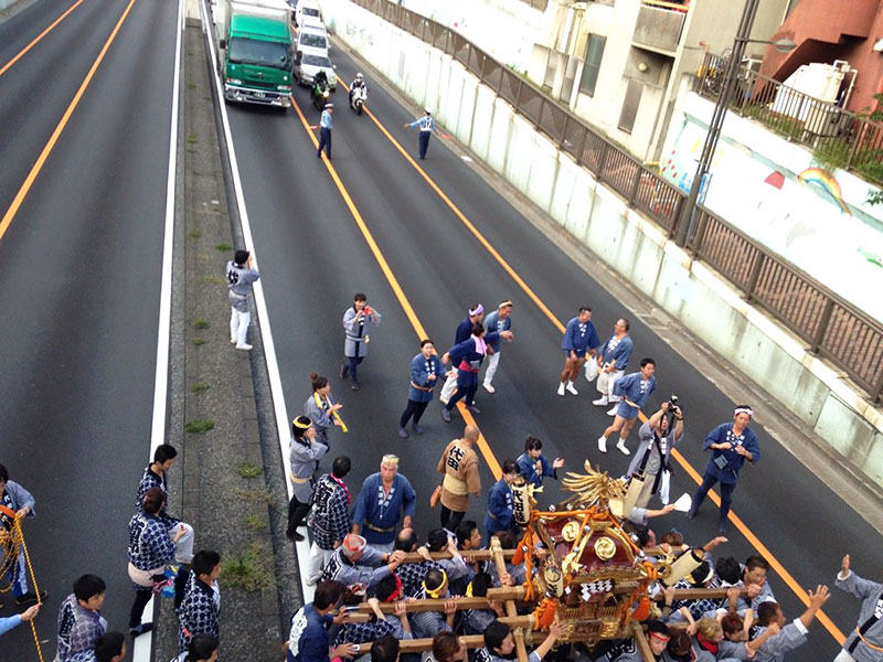 平成26年「代田八幡神社例大祭」環七を横断する御神輿