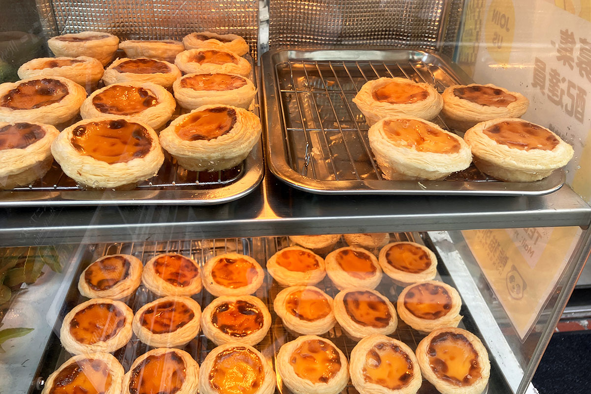 そう、このショーケースに入っているのが「エッグタルト」、お店がと言うよりはこの「エッグタルト」が気になっていました