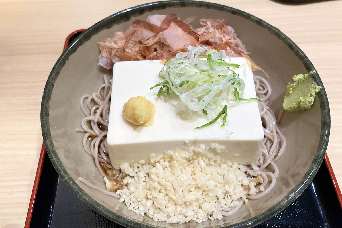 箱根そば「豆腐一丁そば」590円